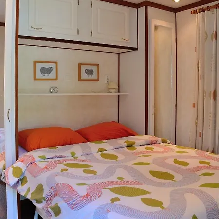 Ketjil Σαλέ Oostvoorne